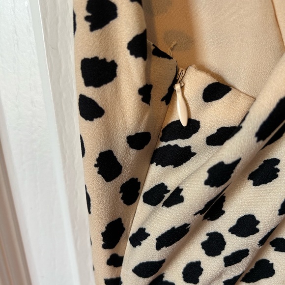 Forever 21 romper. Criss cross back, tie around waist, and side zipper. - Picture 4 of 5